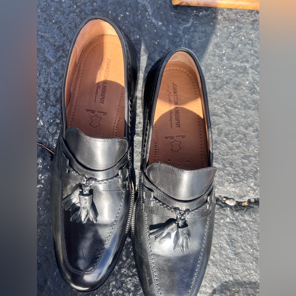 New black leather men’s loafer